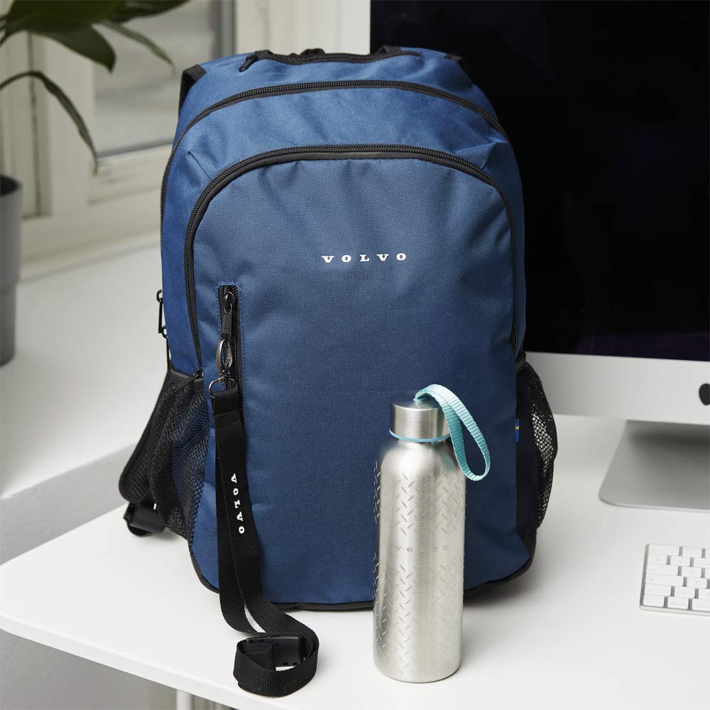 Blue backpack, waterbottle and keyring in a handover kit for employees or handover process