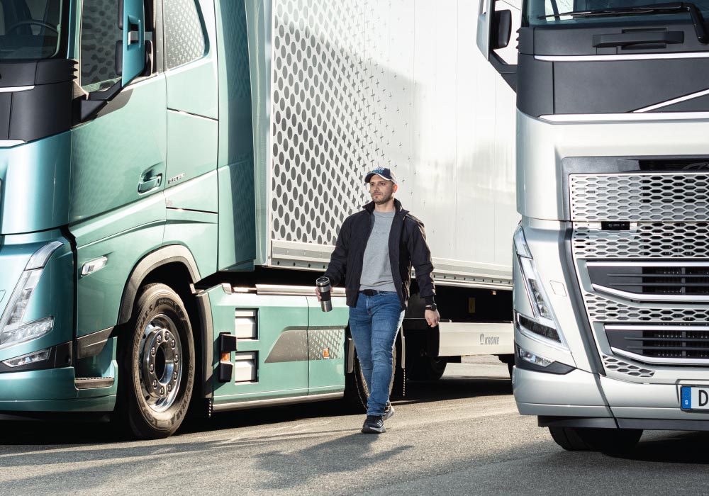 Volvo Trucks – Volvo FH celebrating 30 years on the road 