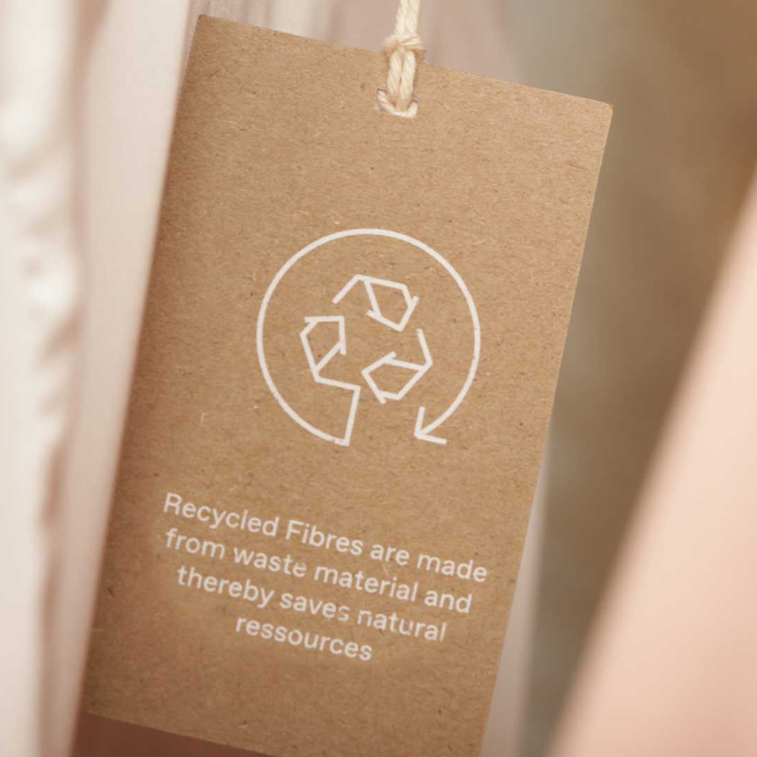 Hang tag showing recycled cotton mix – communicates use of repurposed cotton fibers