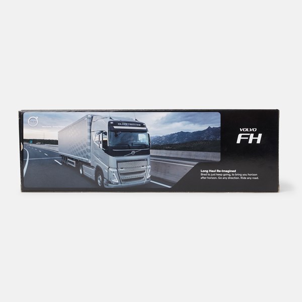 Volvo FH 4x2 Tractor with Box Trailer 1:87